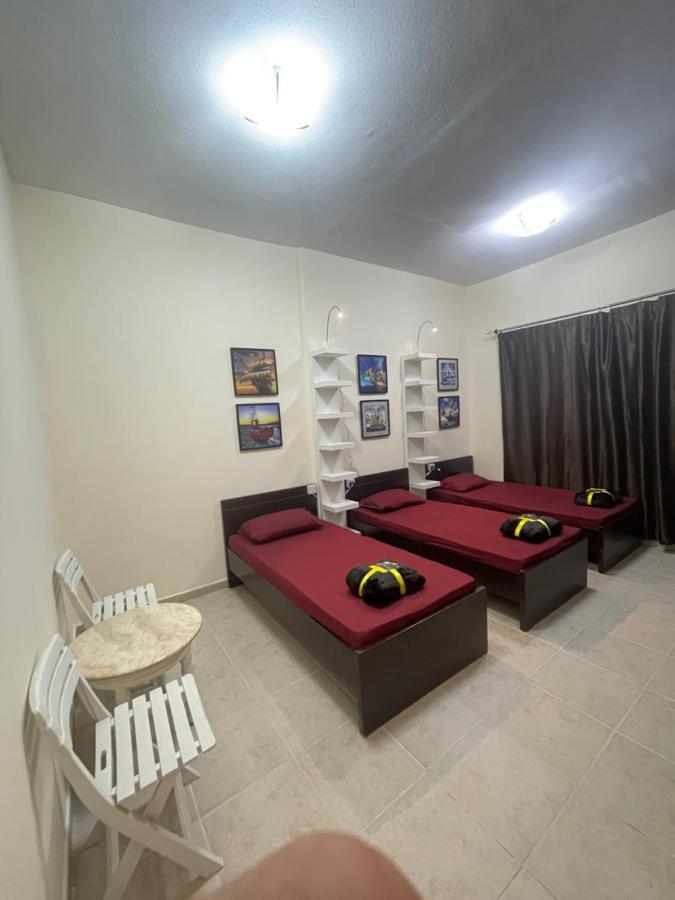 Dxb Backpackers Executive Hostel Dubai Bagian luar foto