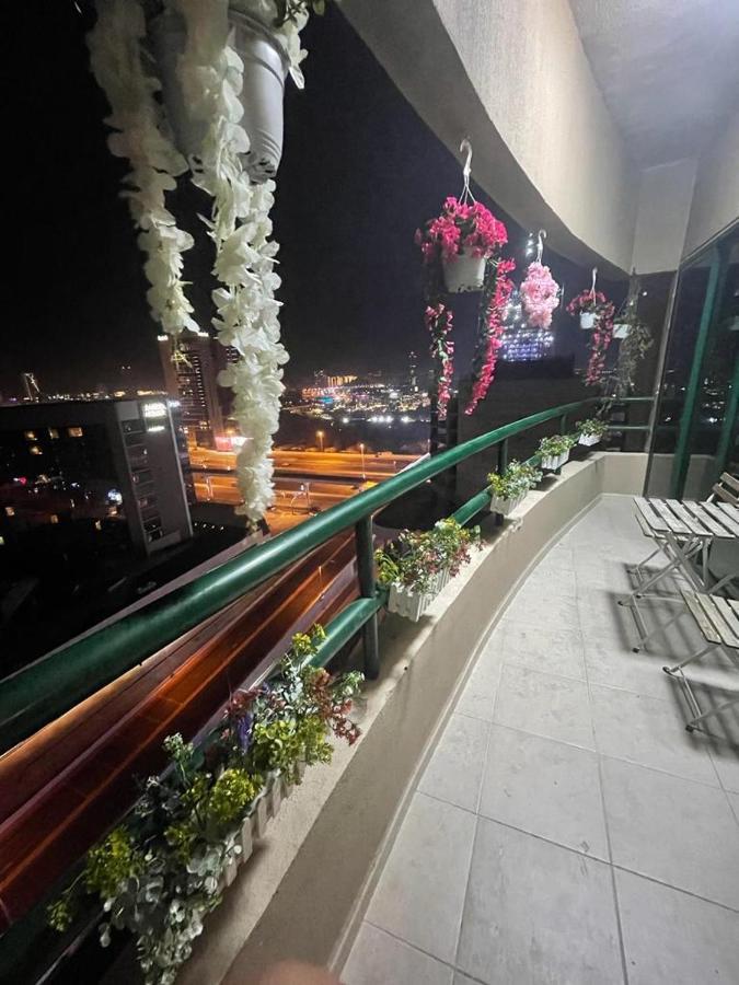 Dxb Backpackers Executive Hostel Dubai Bagian luar foto